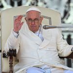 El papa afirma que es «urgente e inaplazable» cambiar el modelo de producción y consumo￼￼